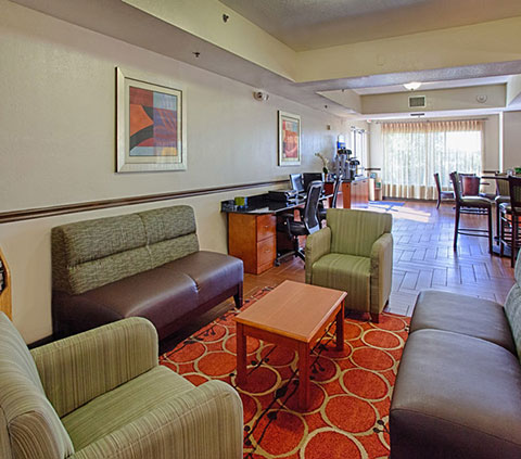 Holiday Inn Express & Suites Port Charlotte 2