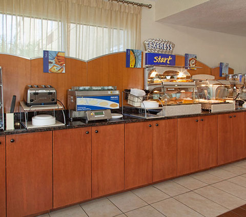 Holiday Inn Express & Suites Port Charlotte 4